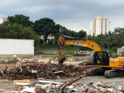 Desmantelamento de Estruturas Metálicas